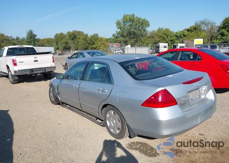 2006 Honda Accord 2.4 Lx from USA, damaged, VIN 1HGCM564X6A154714